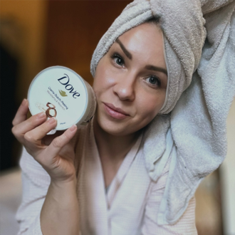  Dove Creme-Dusch-Peelings mit Macadamia und Reismilch 